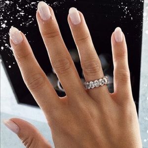 NWT Diamonique Oval Eternity Band Ring Siz…